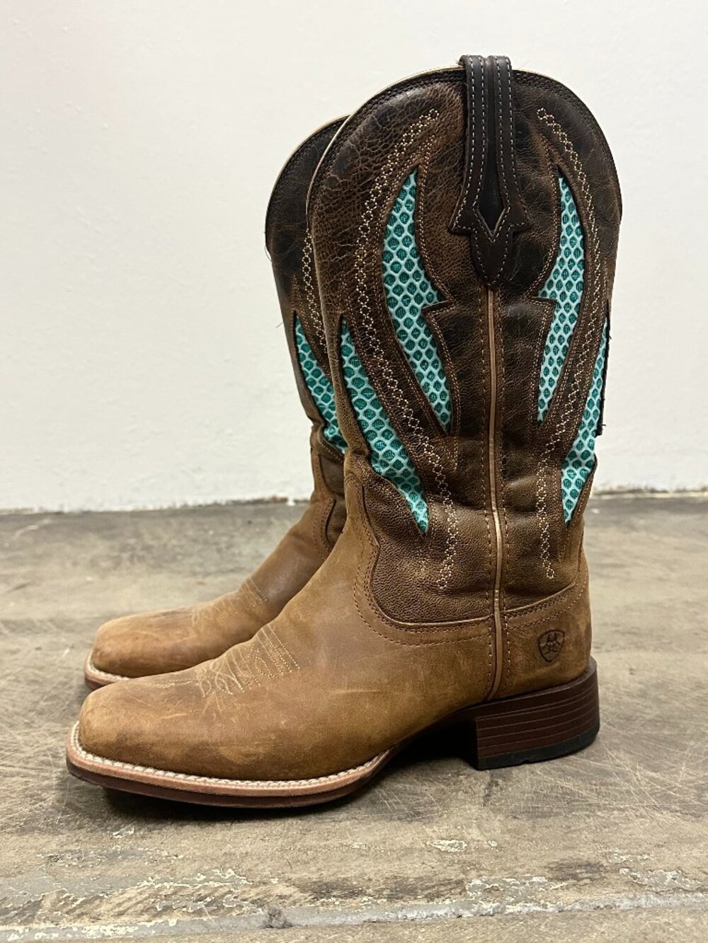 Ariat NWOB Women’s VentTek Ultra Western Turquoise Mesh Leather Boots Size 8
